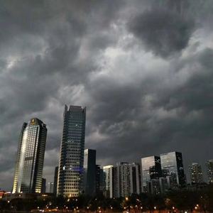 男生和女生亲夜总会偷情
